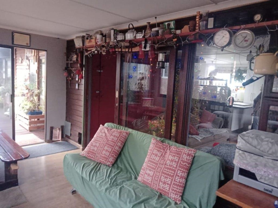 6 Bedroom Property for Sale in Paradise Beach Eastern Cape